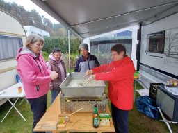 Kochen für die Gäste 1